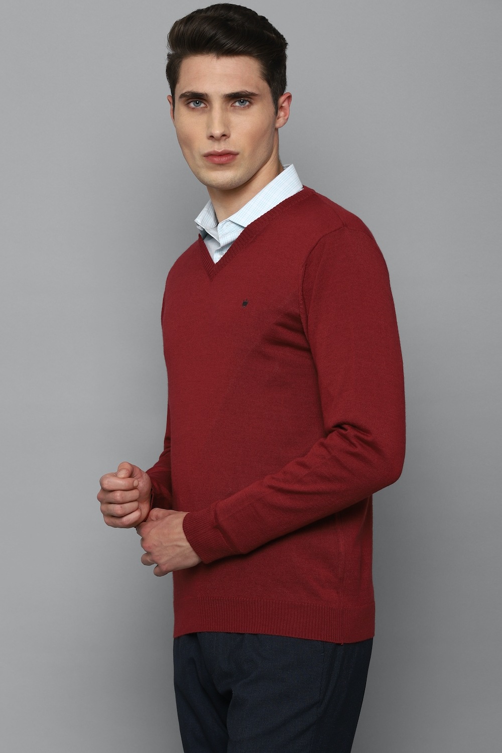31855-men-maroon-solid-v-neck-full-sleeves-sweater-maroon-1.jpg