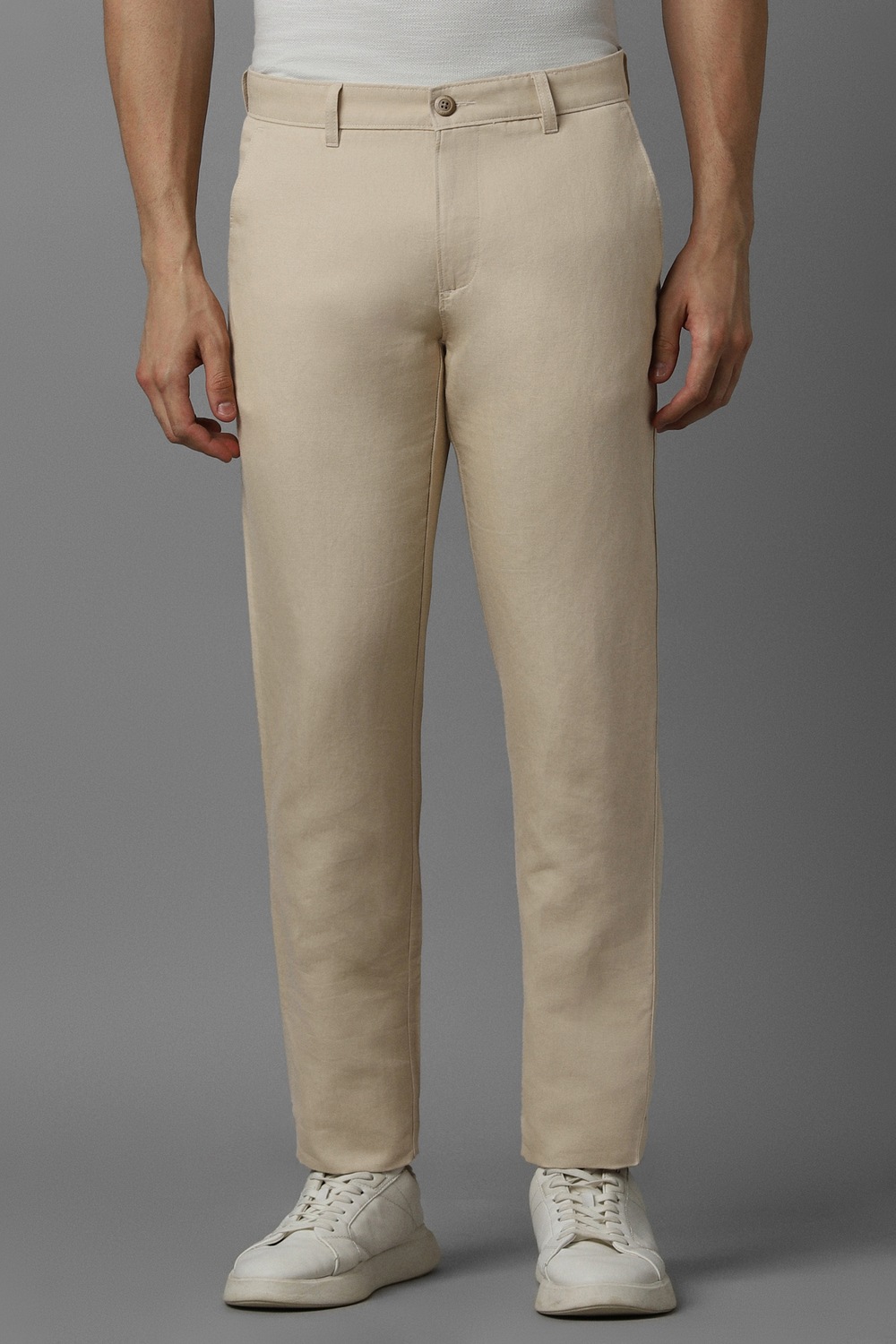 Men Beige Slim Fit Solid Flat Front Casual Trousers-Beige