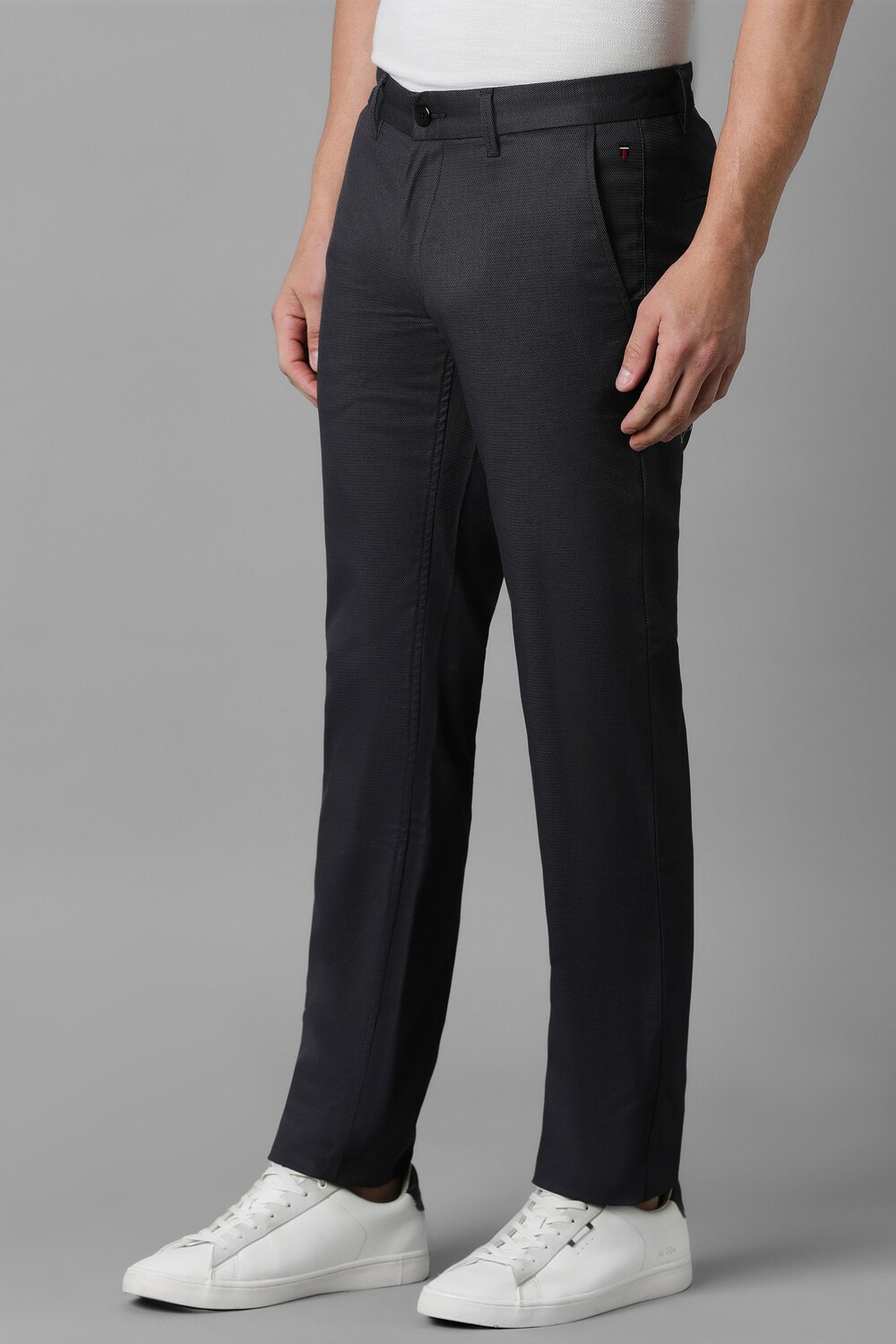 32364-men-grey-slim-fit-textured-flat-front-casual-trousers-grey-1.jpg