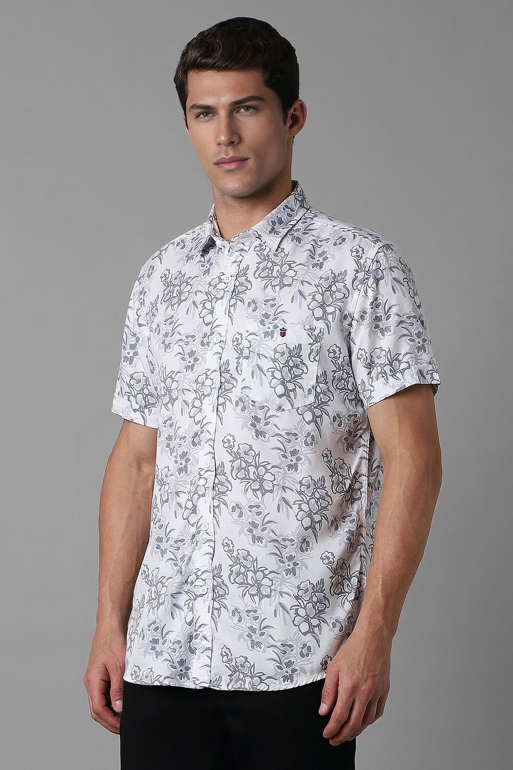 32724-men-white-slim-fit-print-half-sleeves-casual-shirt-white-1.jpg