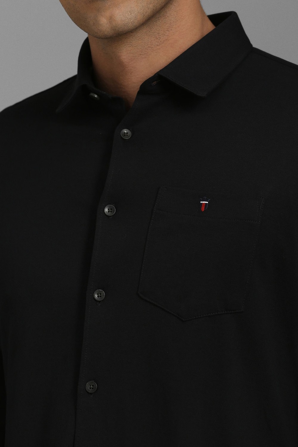 33739-men-black-solid-full-sleeves-casual-shirt-black-1.jpg