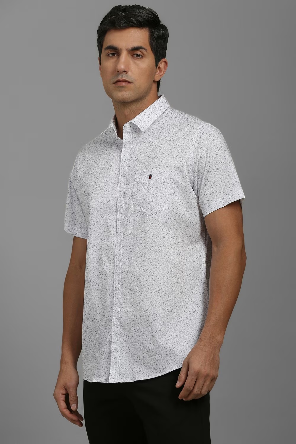 34271-men-white-slim-fit-print-half-sleeves-casual-shirt-white-1.jpg