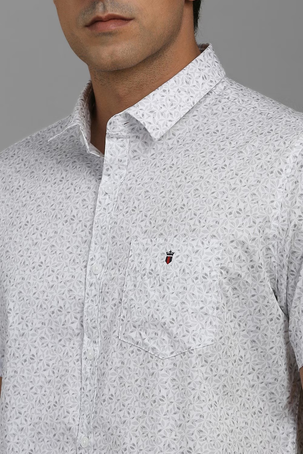 34271-men-white-slim-fit-print-half-sleeves-casual-shirt-white-1.jpg