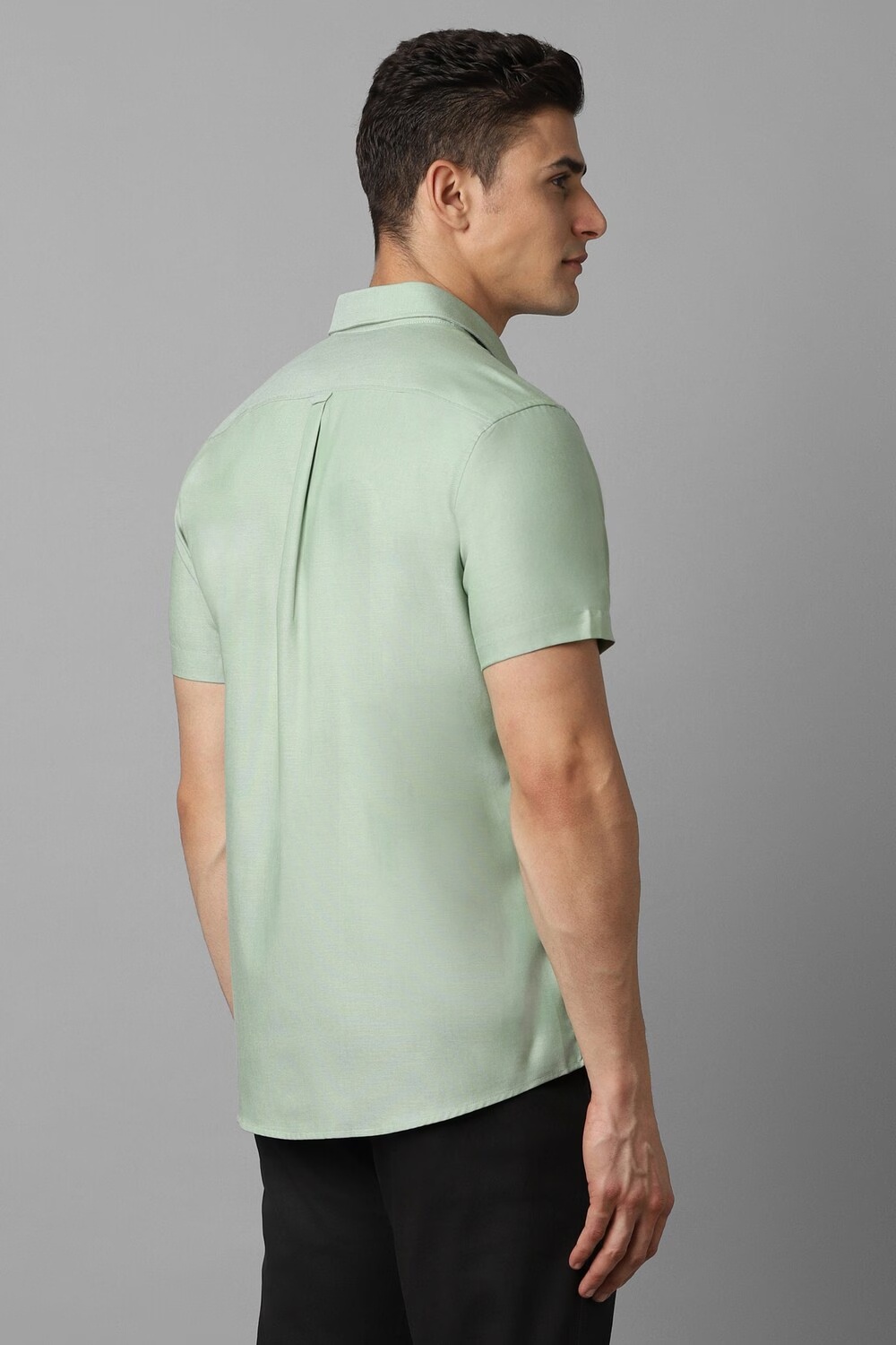35599-men-green-slim-fit-solid-half-sleeves-casual-shirt-green-1.jpg