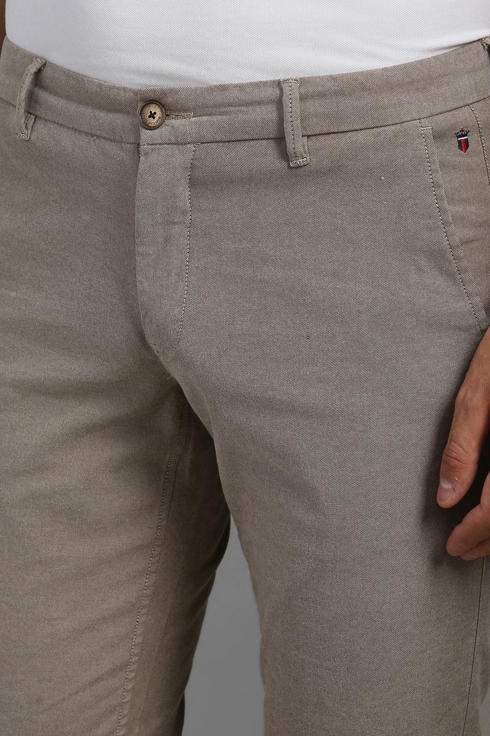 35896-men-brown-slim-fit-textured-flat-front-casual-trousers-brown-1.jpg
