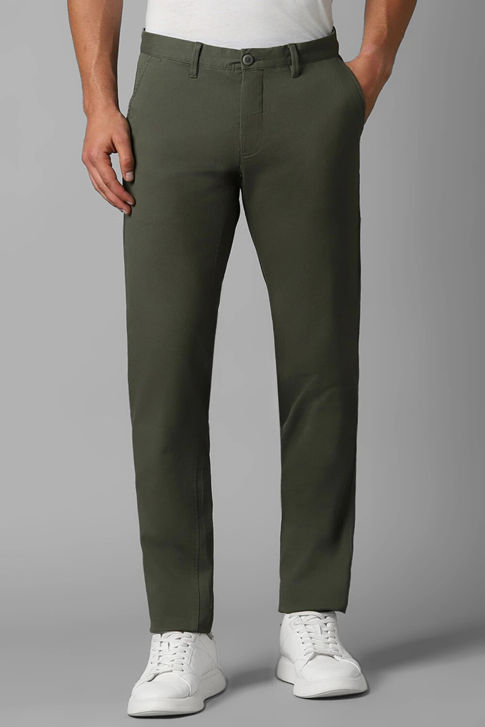 Men Green Slim Fit Solid Flat Front Casual Trousers-Green
