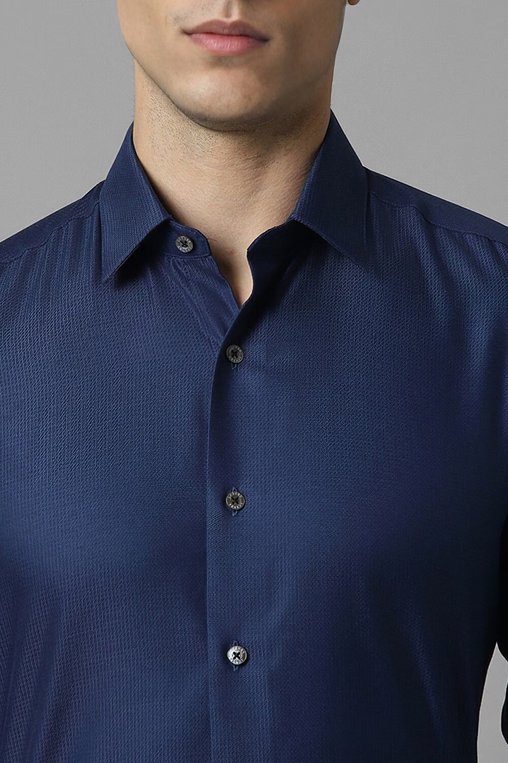 38441-men-navy-slim-fit-textured-full-sleeves-formal-shirt-navy-1.jpg