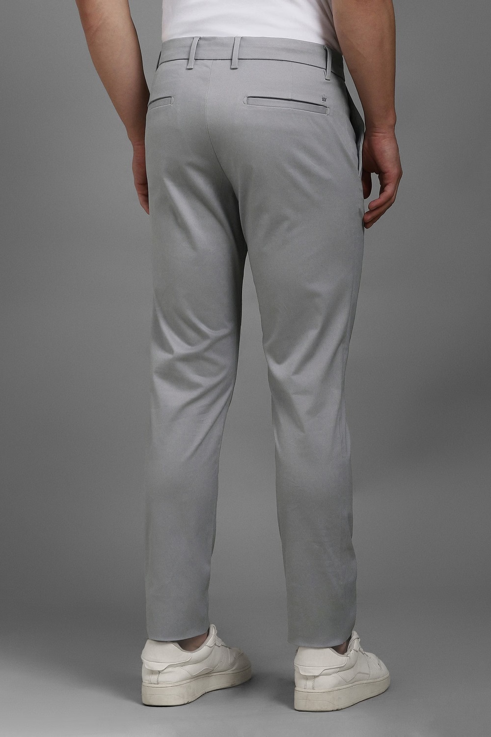 38544-men-grey-solid-flat-front-casual-trousers-grey-1.jpg