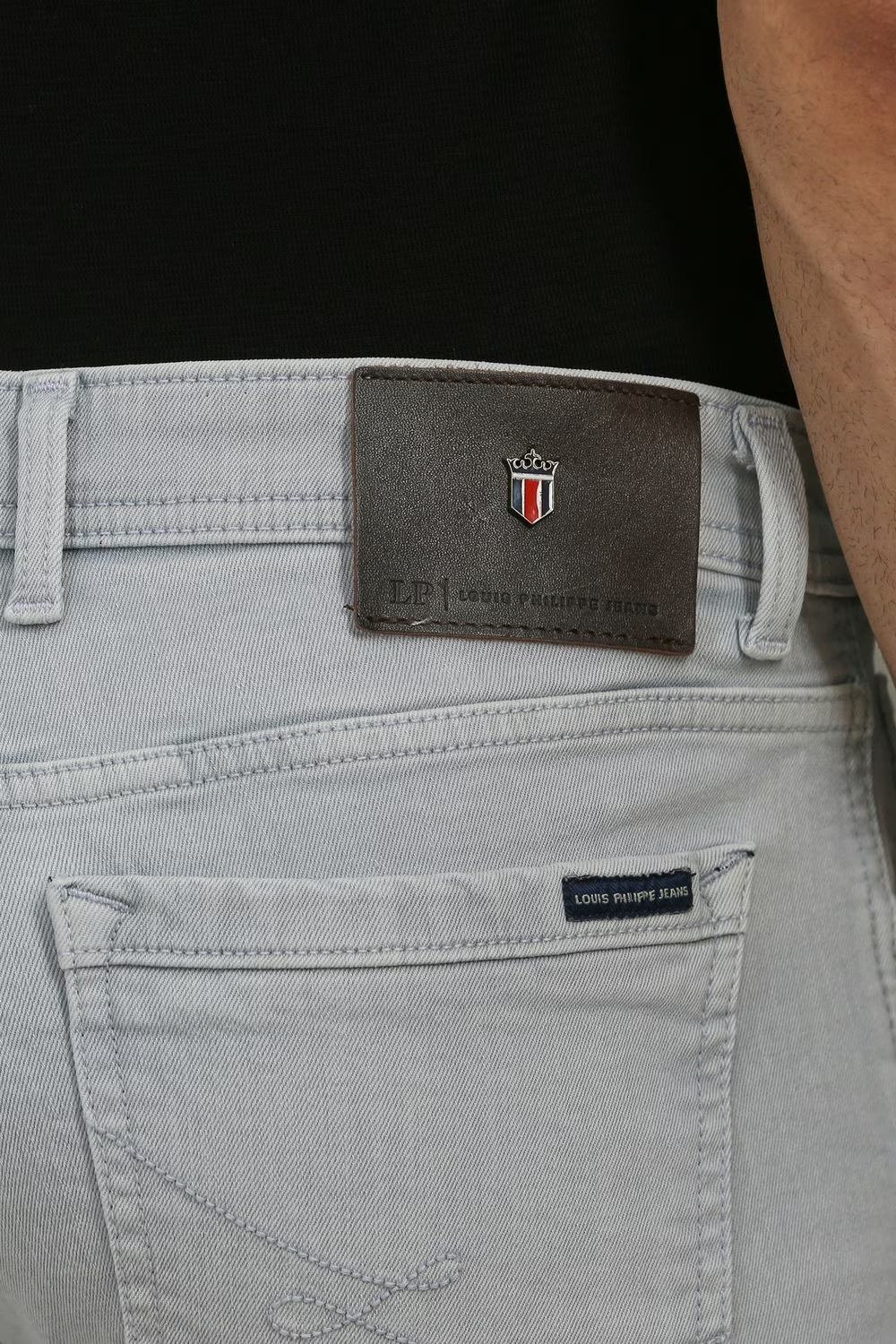 40938-men-grey-light-smart-fit-jeans-grey-1.jpg