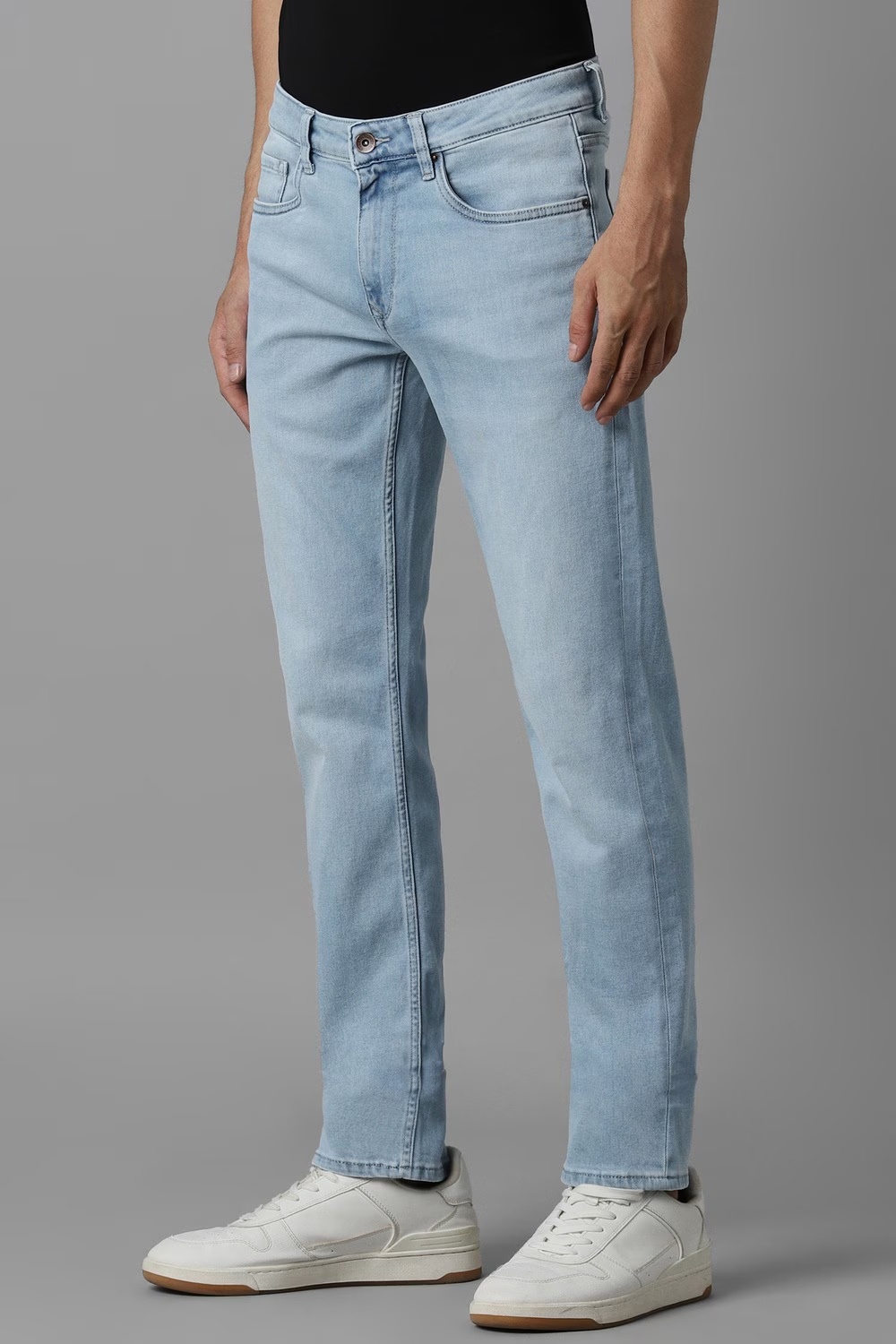41300-men-blue-light-slim-fit-jeans-blue-1.jpg