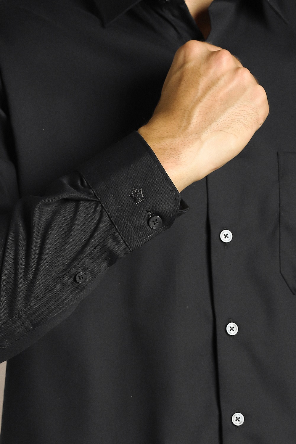 42778-men-black-solid-full-sleeves-formal-shirt-black-1.jpg