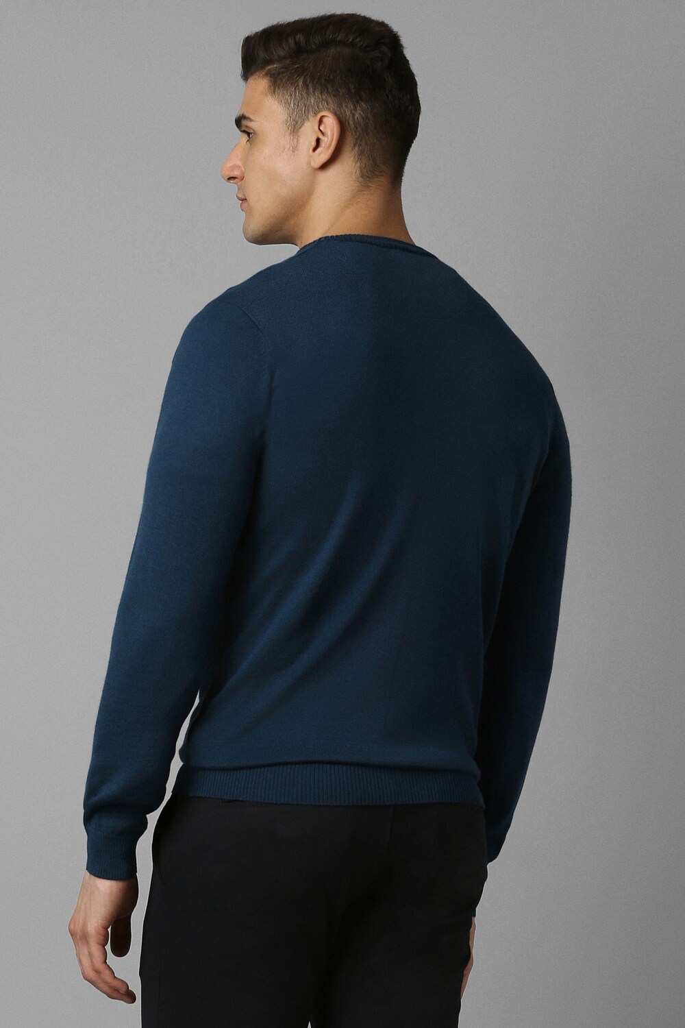 43551-men-navy-solid-v-neck-full-sleeves-sweater-navy-1.jpg