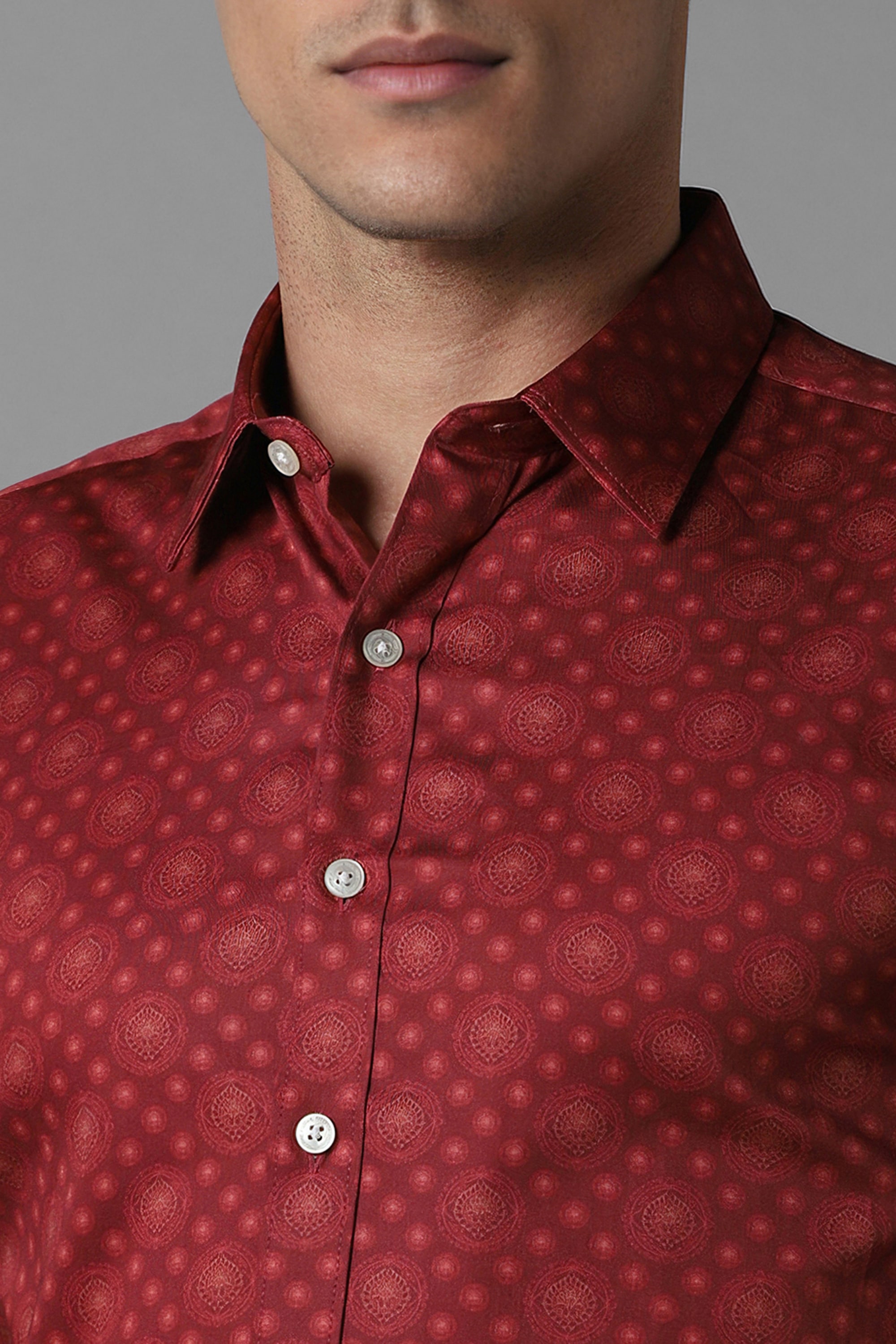 43835-men-maroon-slim-fit-print-full-sleeves-formal-shirt-maroon-1.webp