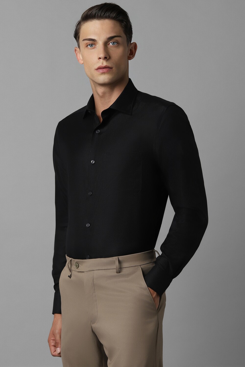44035-men-black-classic-fit-solid-full-sleeves-formal-shirt-black-1.jpg
