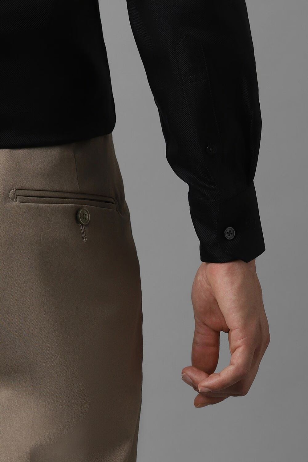 44035-men-black-classic-fit-solid-full-sleeves-formal-shirt-black-1.jpg