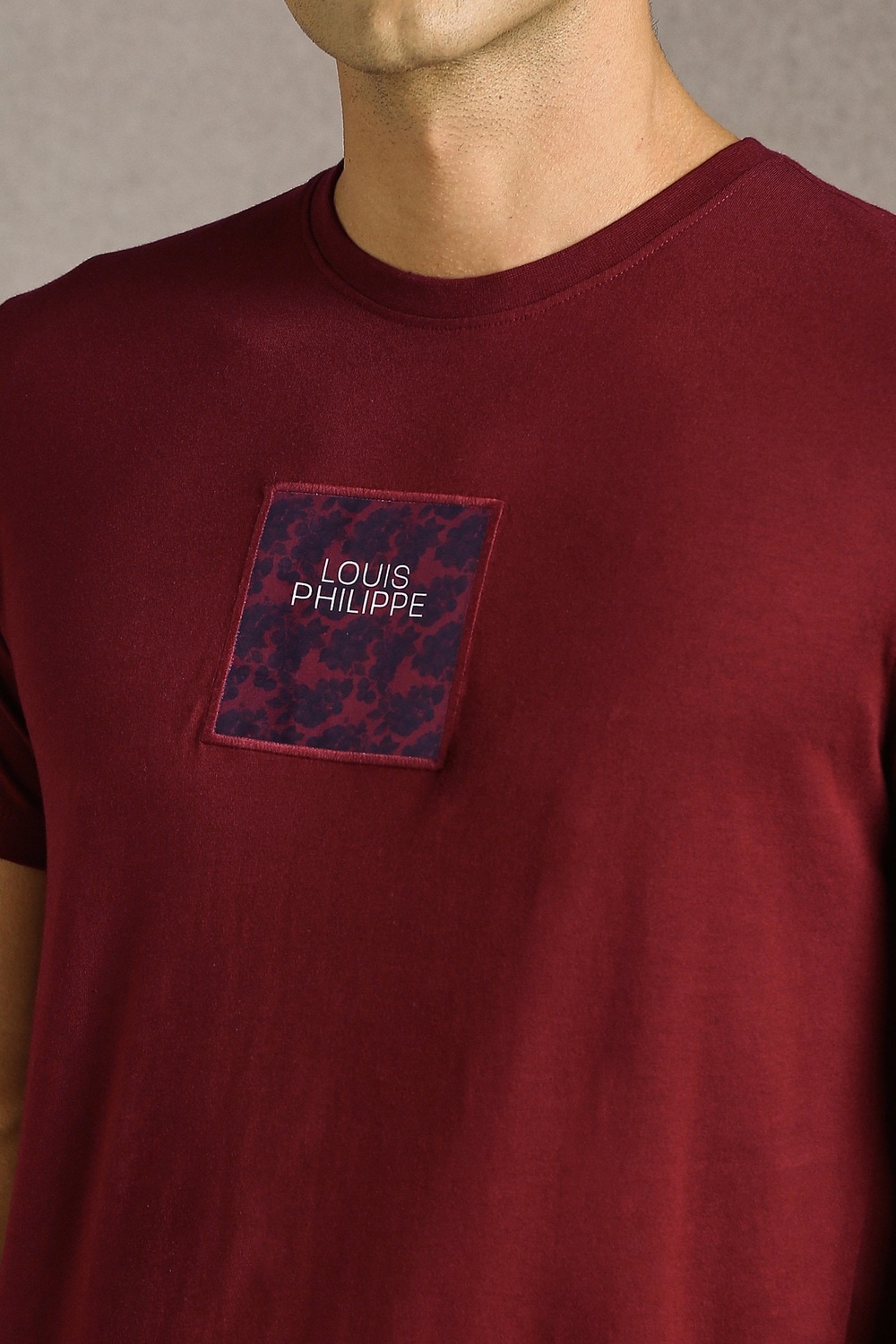 44486-men-maroon-graphic-print-crew-neck-t-shirt-maroon-1.jpg