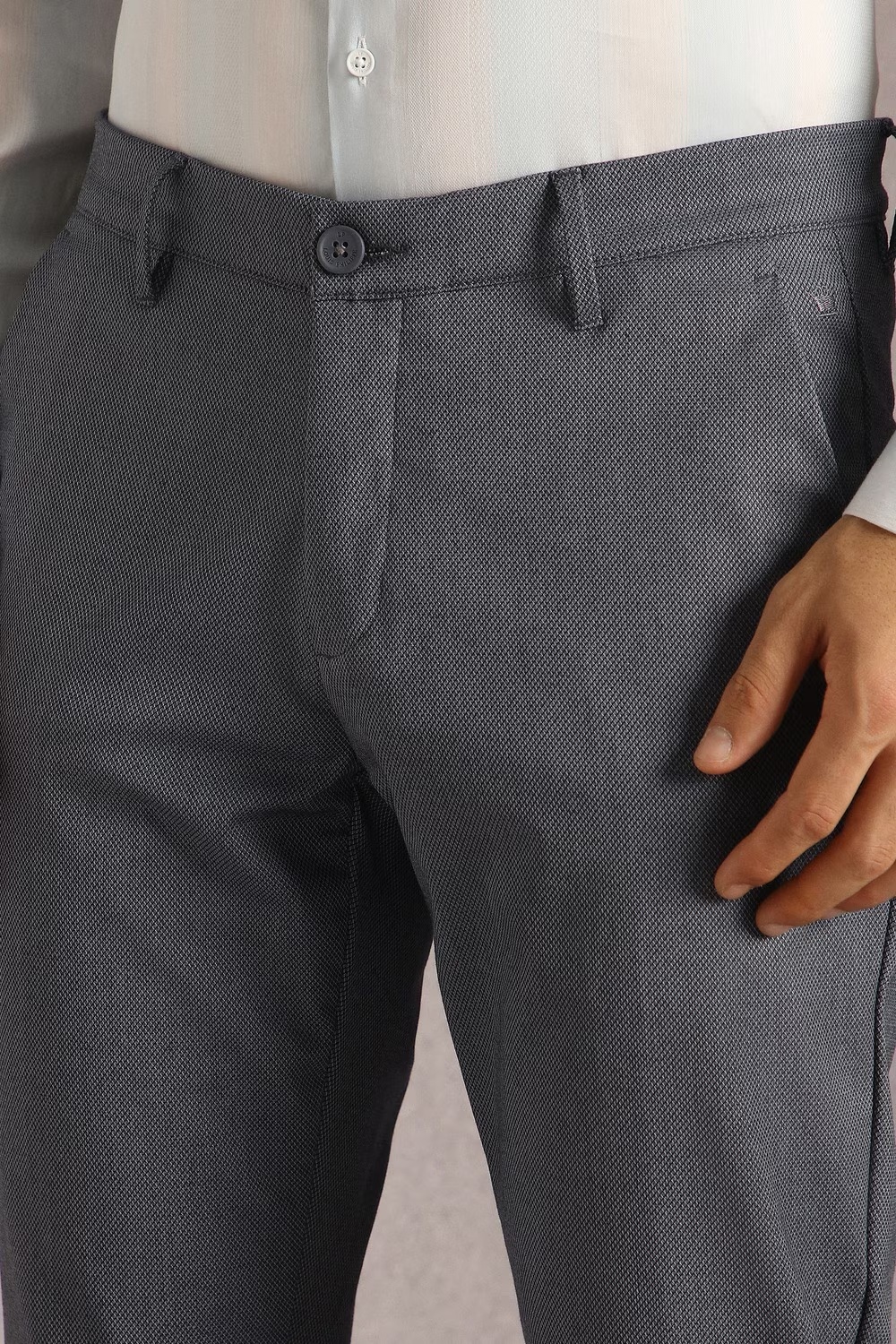 44596-men-grey-textured-flat-front-casual-trousers-grey-1.jpg