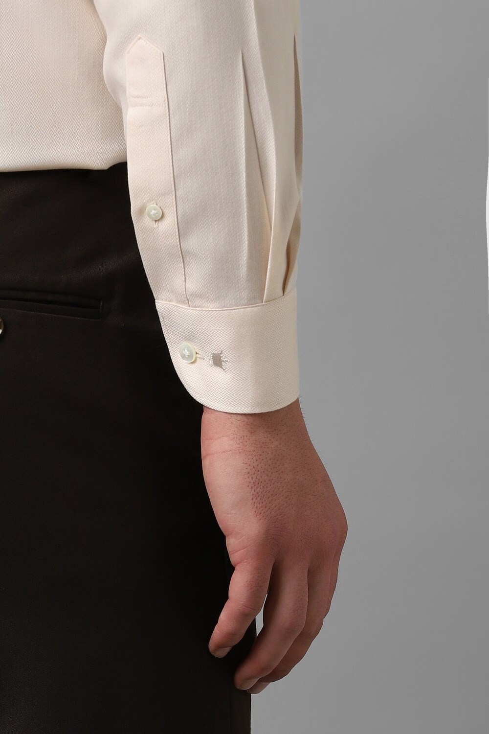 44615-men-yellow-classic-fit-solid-full-sleeves-formal-shirt-yellow-1.jpg