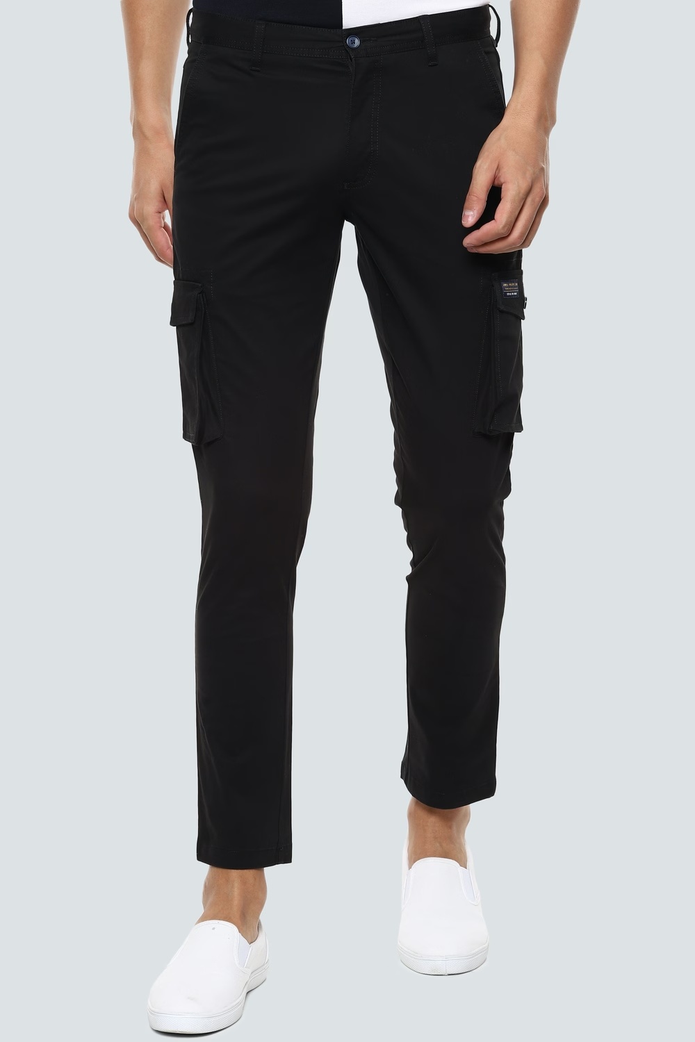Men Black Contemporary Fit Solid Flat Front Casual Cargos-Black