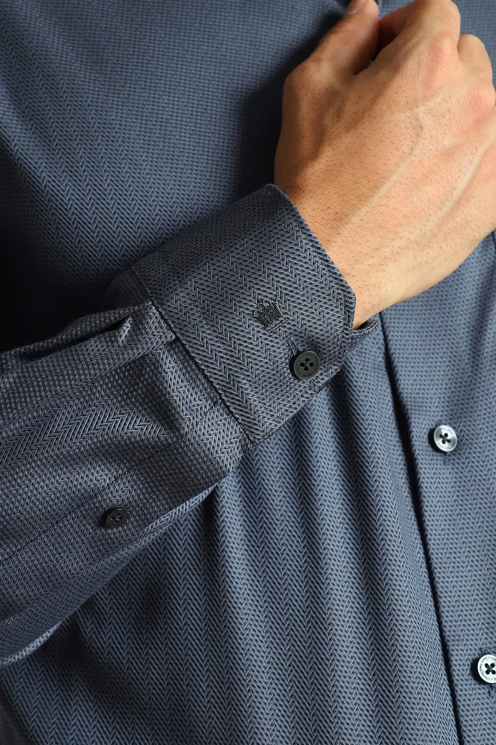 46221-men-grey-textured-full-sleeves-formal-shirt-grey-1.jpg