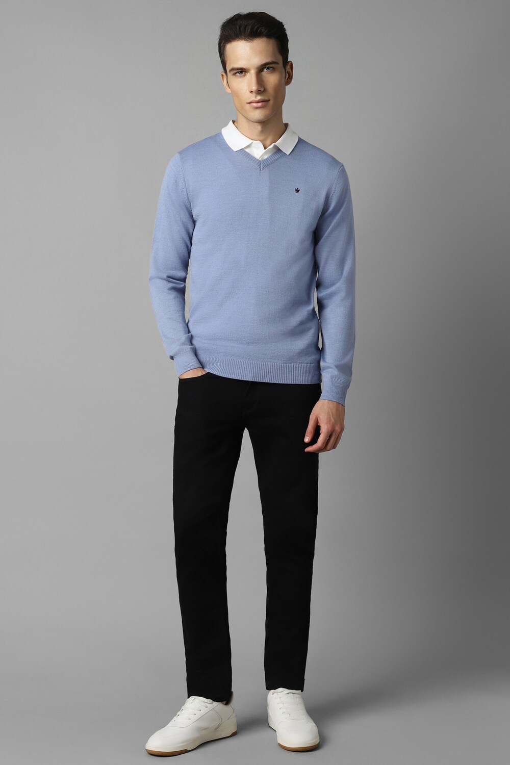 46675-men-blue-solid-v-neck-full-sleeves-sweater-blue-1.jpg