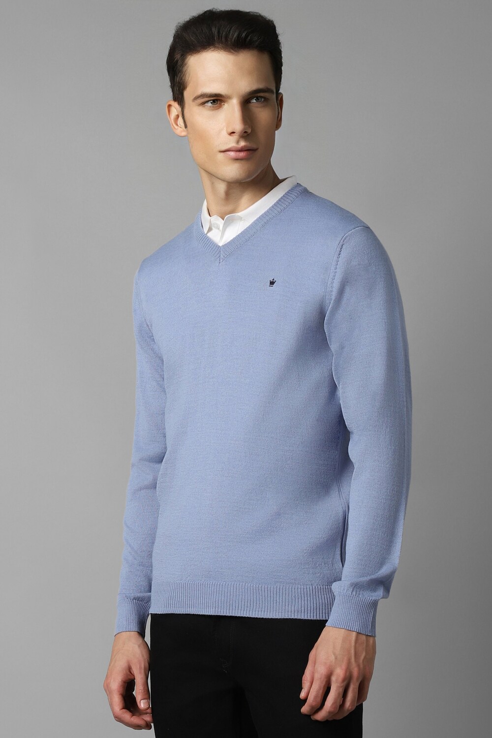 46675-men-blue-solid-v-neck-full-sleeves-sweater-blue-1.jpg