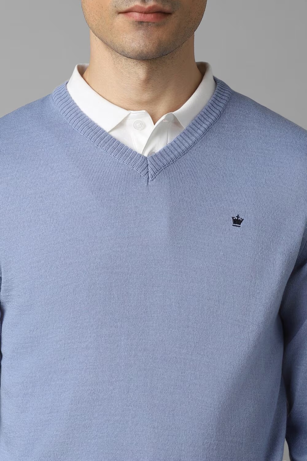 46675-men-blue-solid-v-neck-full-sleeves-sweater-blue-1.jpg