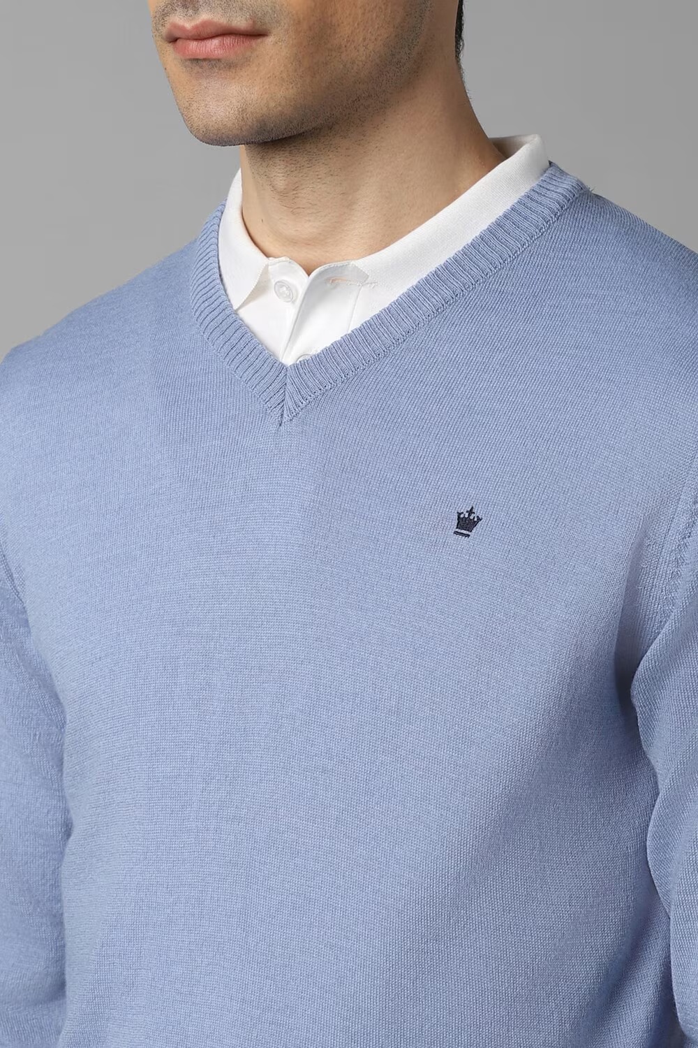 46675-men-blue-solid-v-neck-full-sleeves-sweater-blue-1.jpg