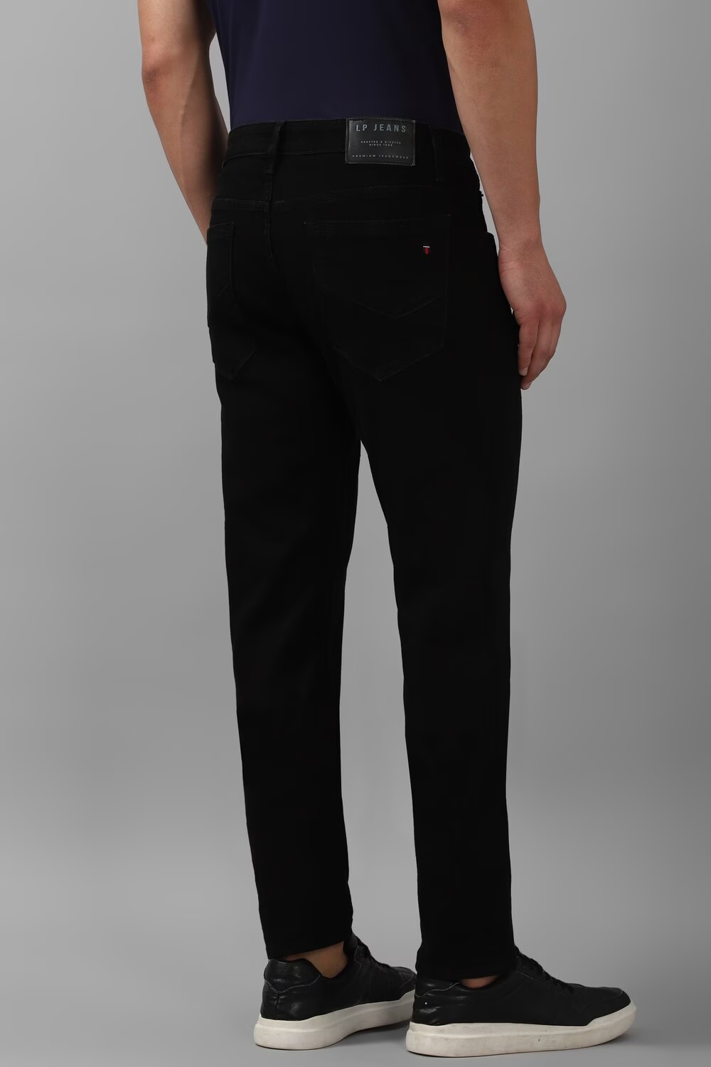 46938-men-black-dark-slim-tapered-fit-jeans-black-1.jpg