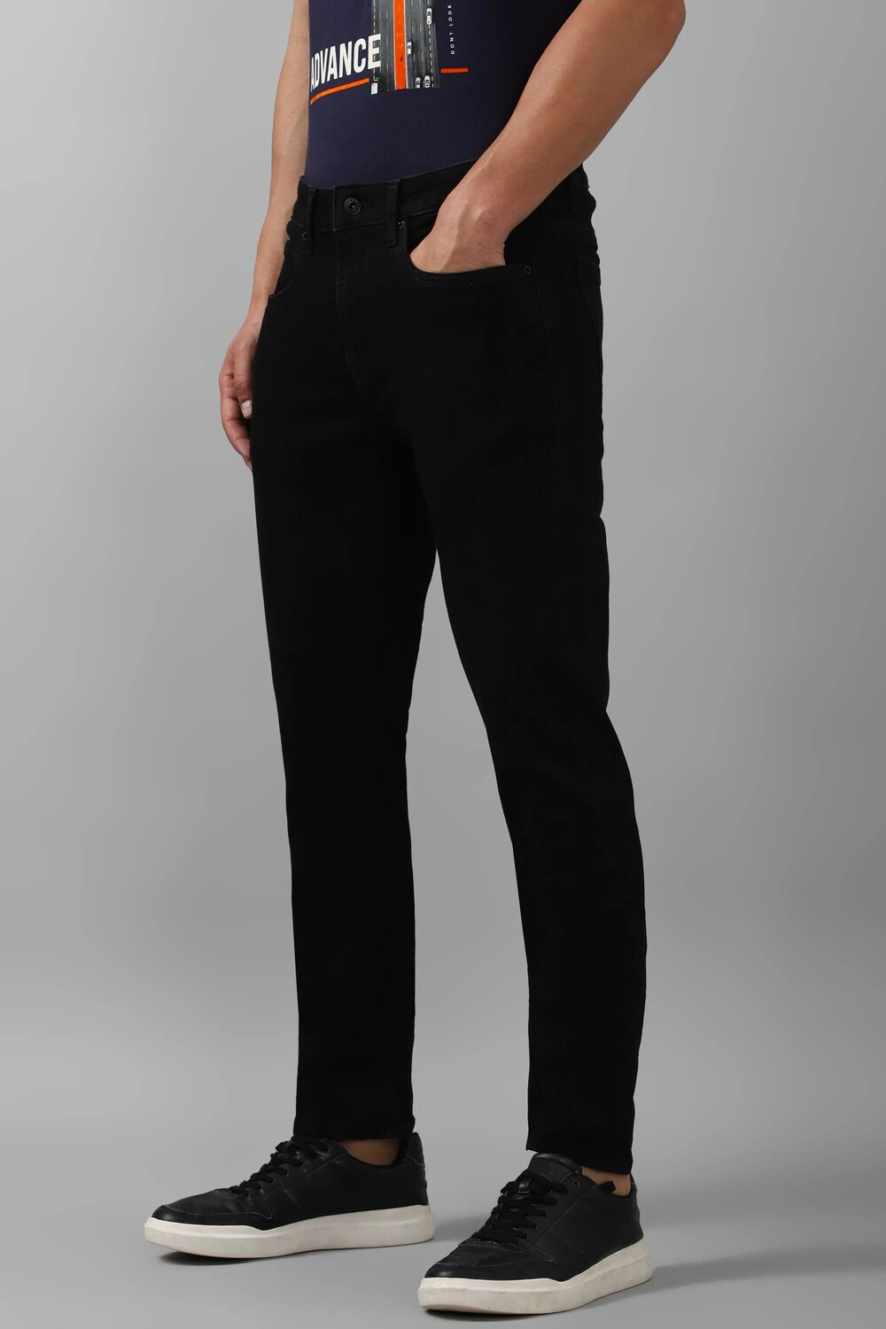 46938-men-black-dark-slim-tapered-fit-jeans-black-1.jpg