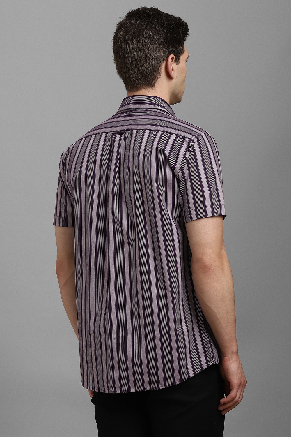 47539-men-grey-stripe-half-sleeves-casual-shirt-grey-1.jpg
