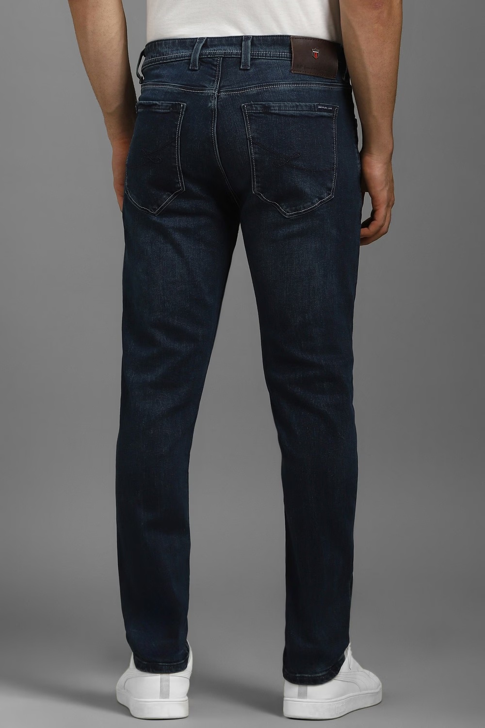 47546-men-navy-light-slim-tapered-fit-jeans-navy-1.jpg