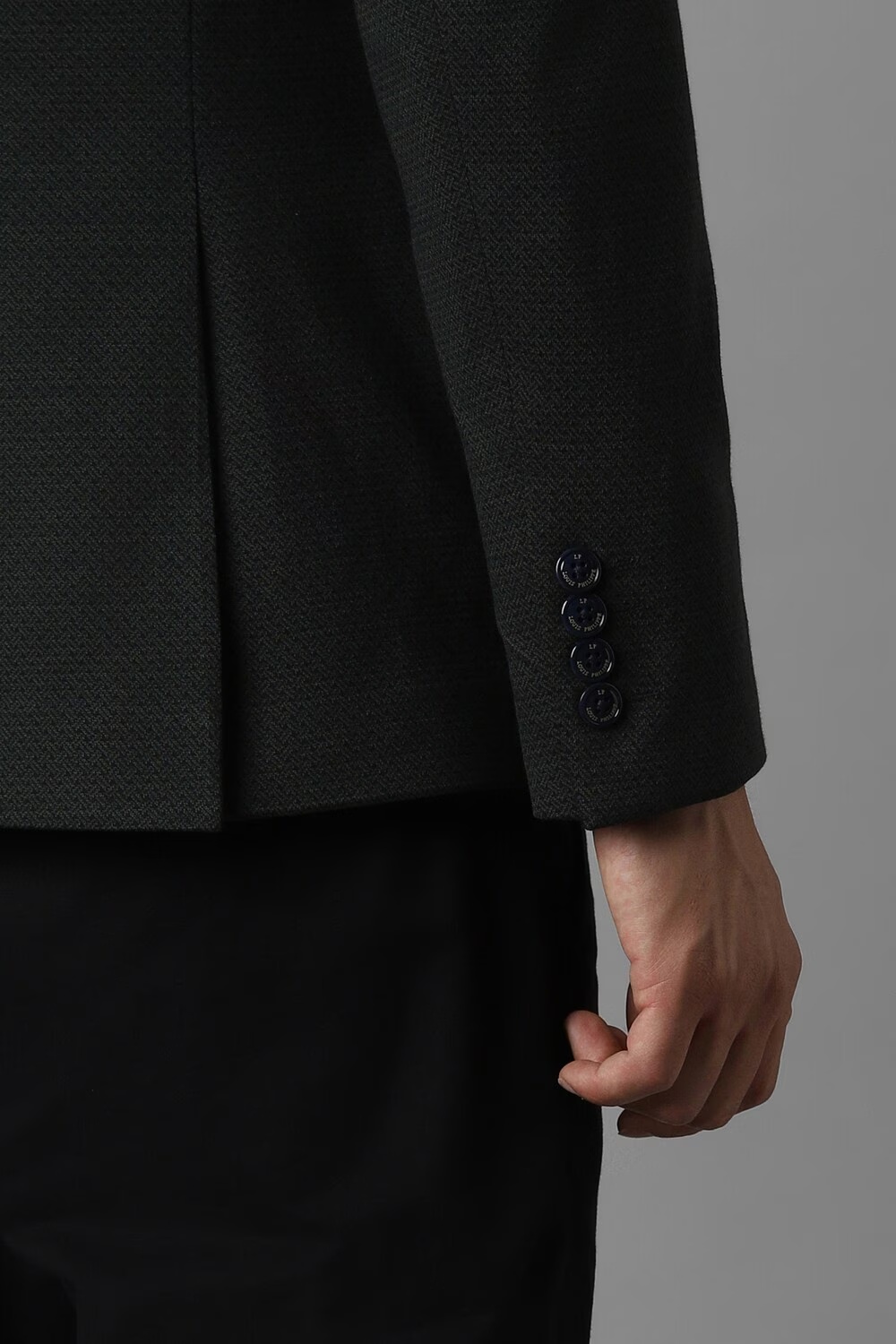 47965-men-black-super-slim-fit-textured-casual-blazer-black-1.jpg