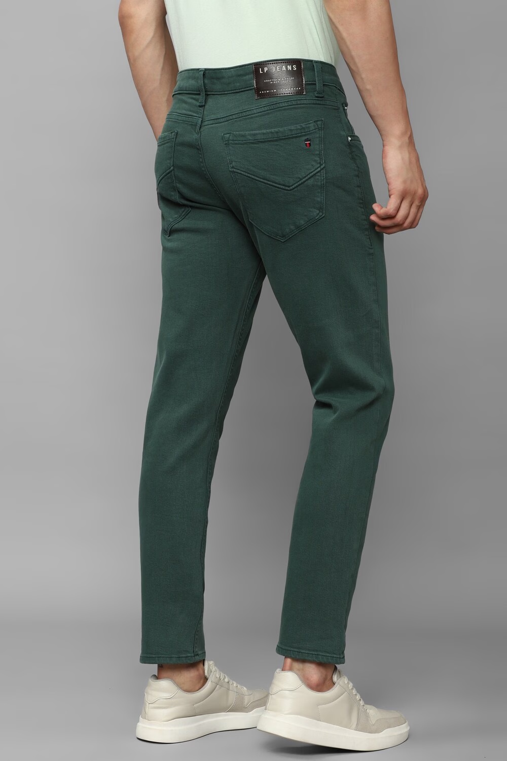 48282-men-green-dark-smart-fit-jeans-green-1.jpg