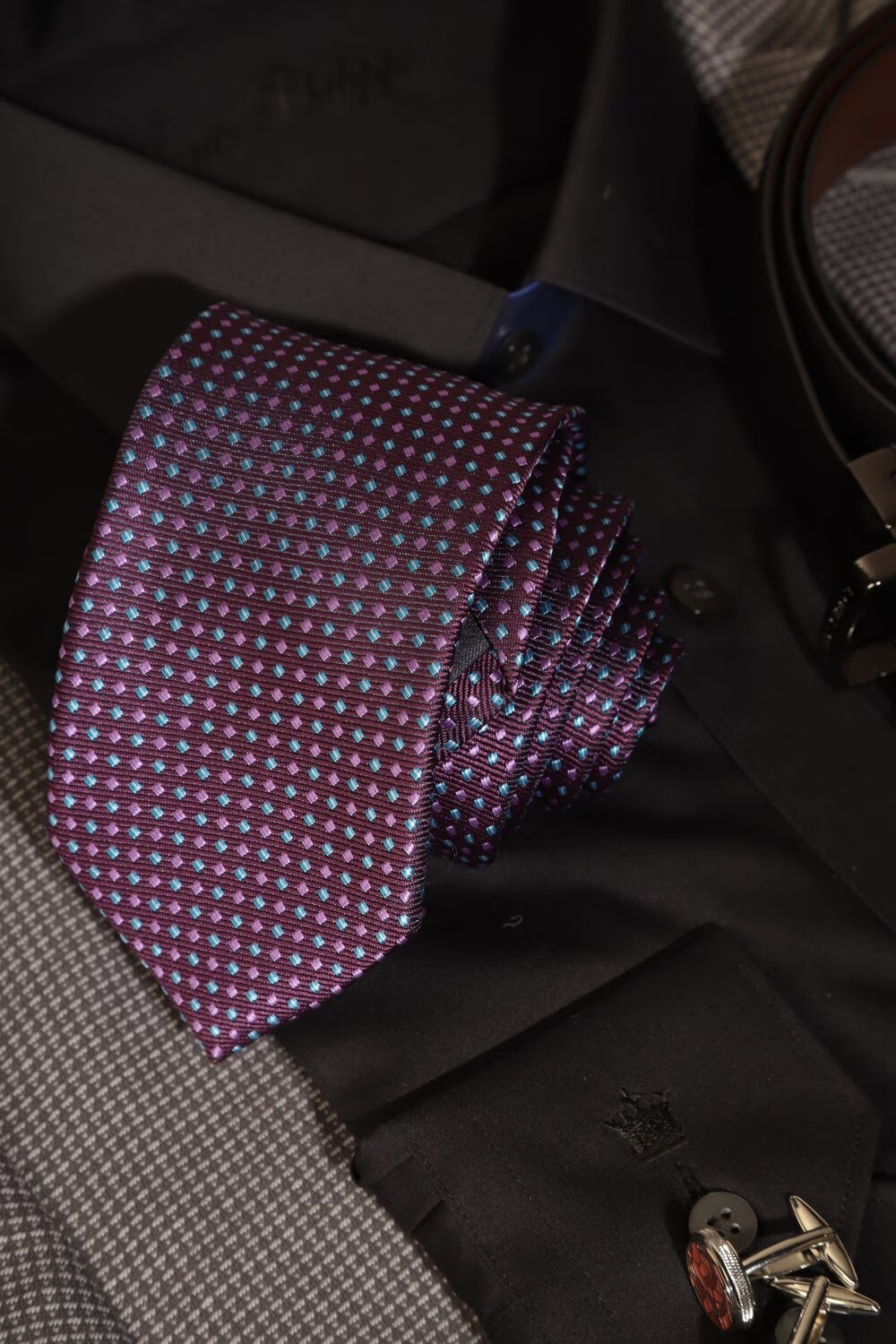 Men Purple Embroidered Tie-Purple