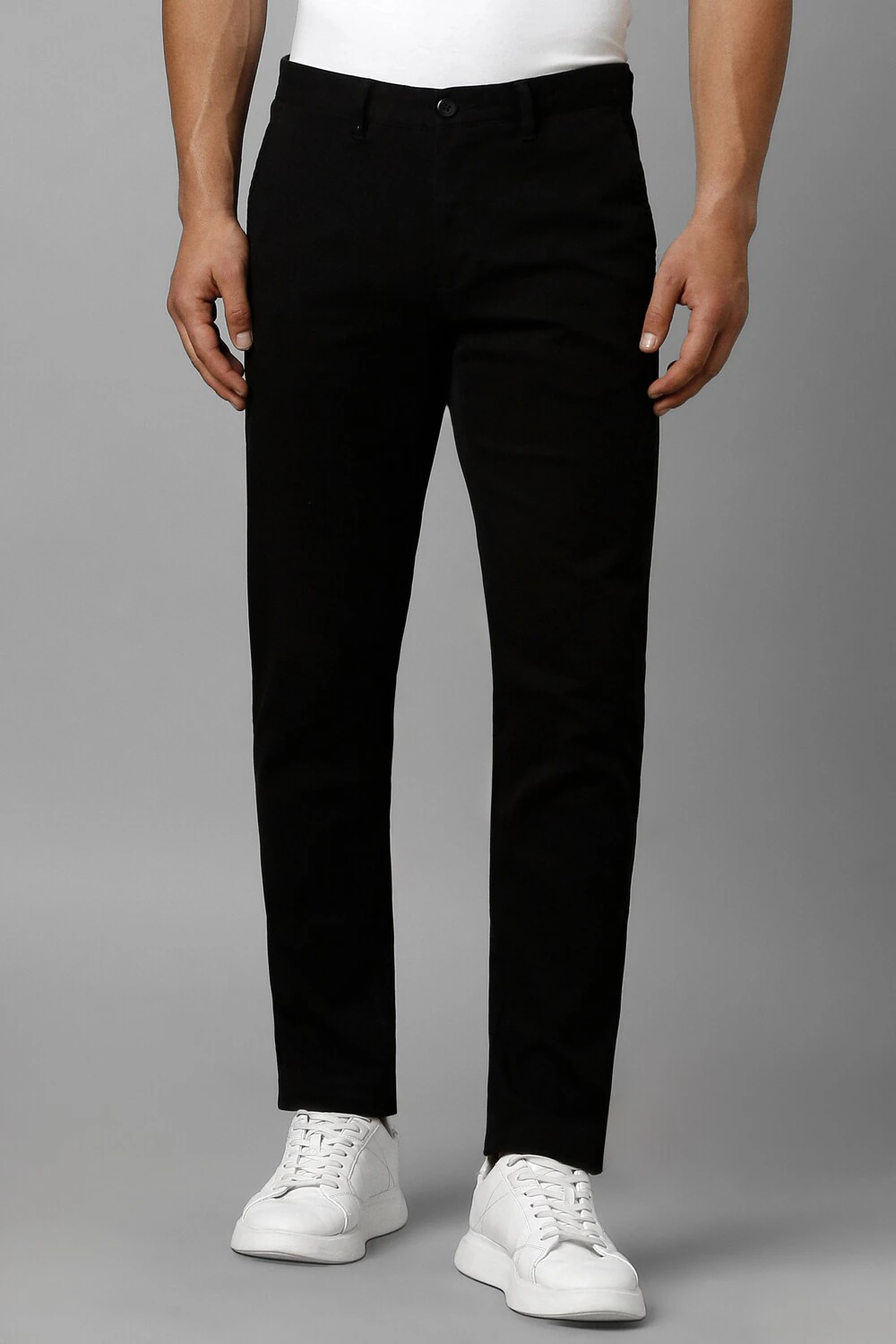 Men Black Slim Fit Solid Flat Front Casual Trousers-Black