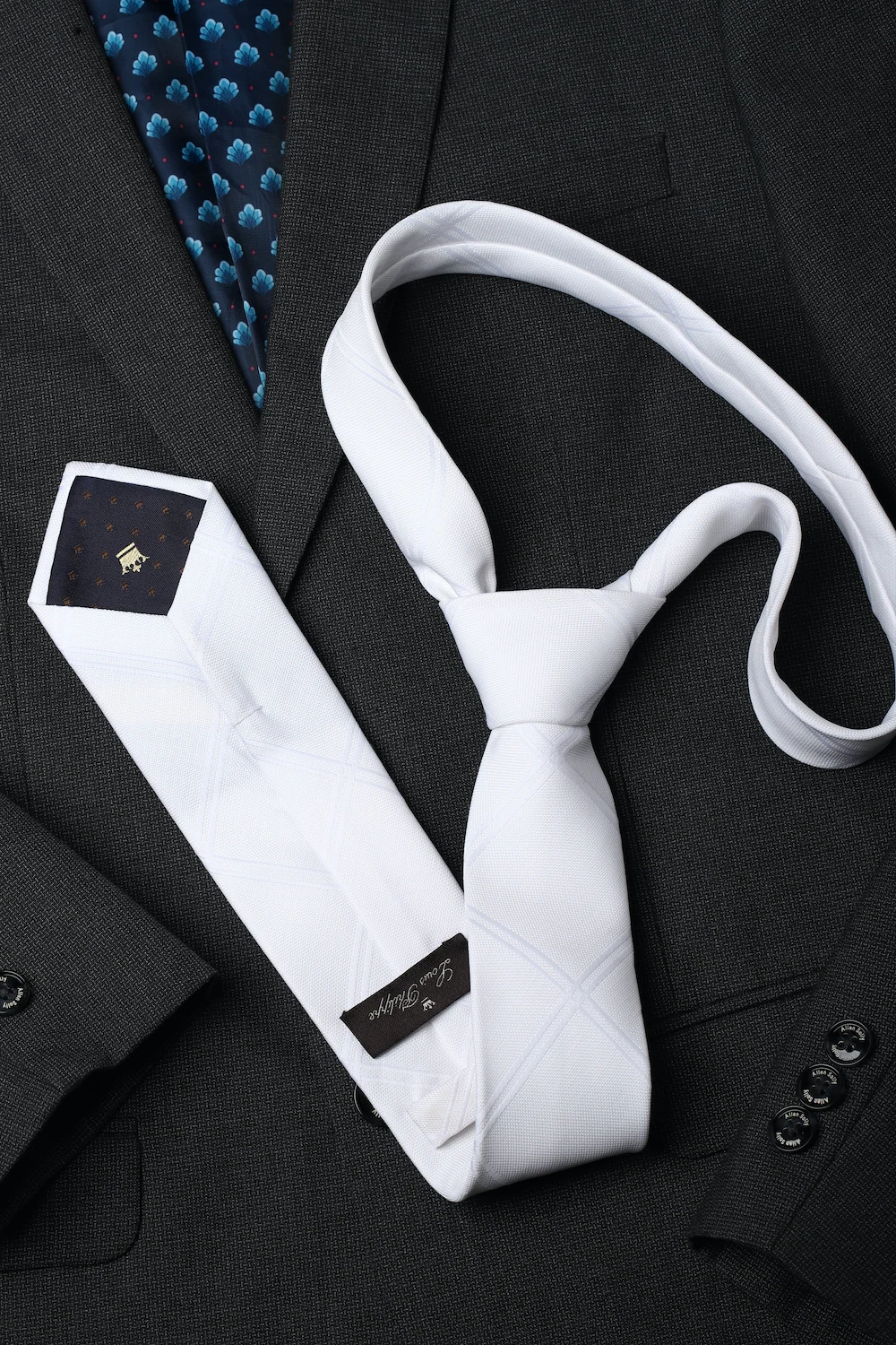 Men Grey Solid Tie-Grey