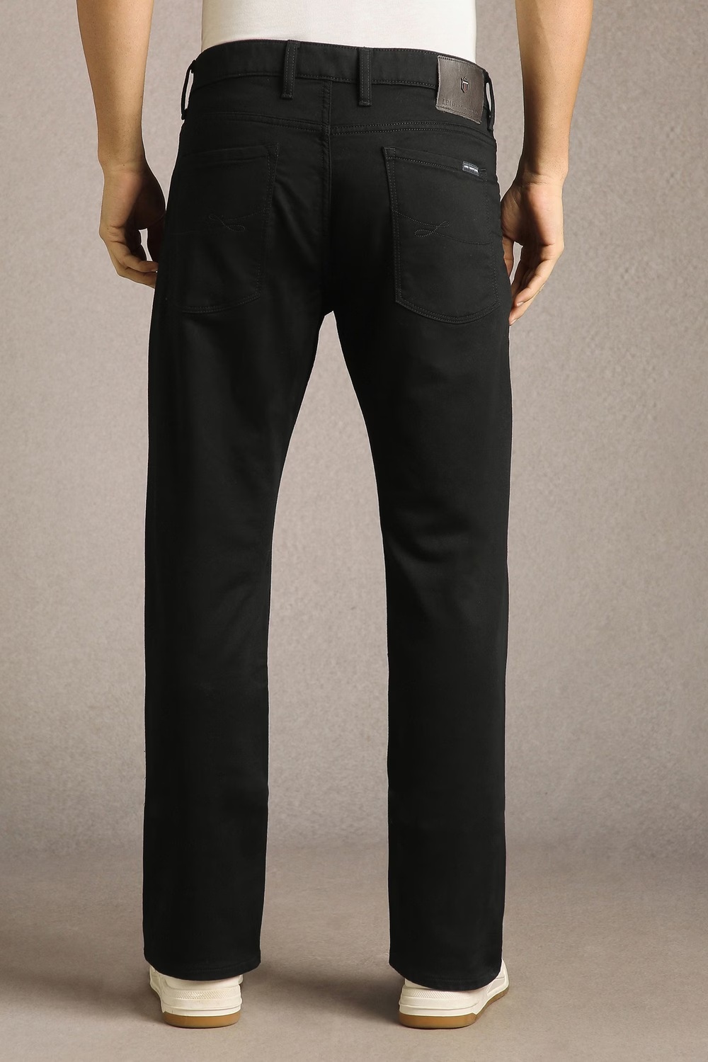 49922-men-black-dark-slim-fit-jeans-black-1.jpg