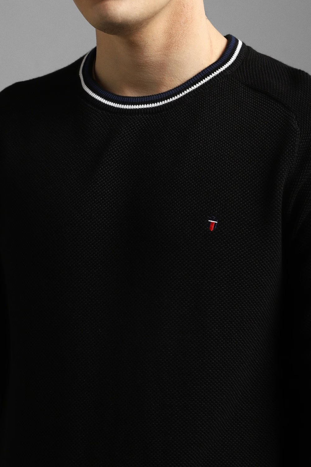 51525-men-black-textured-crew-neck-full-sleeves-sweater-black-1.jpg
