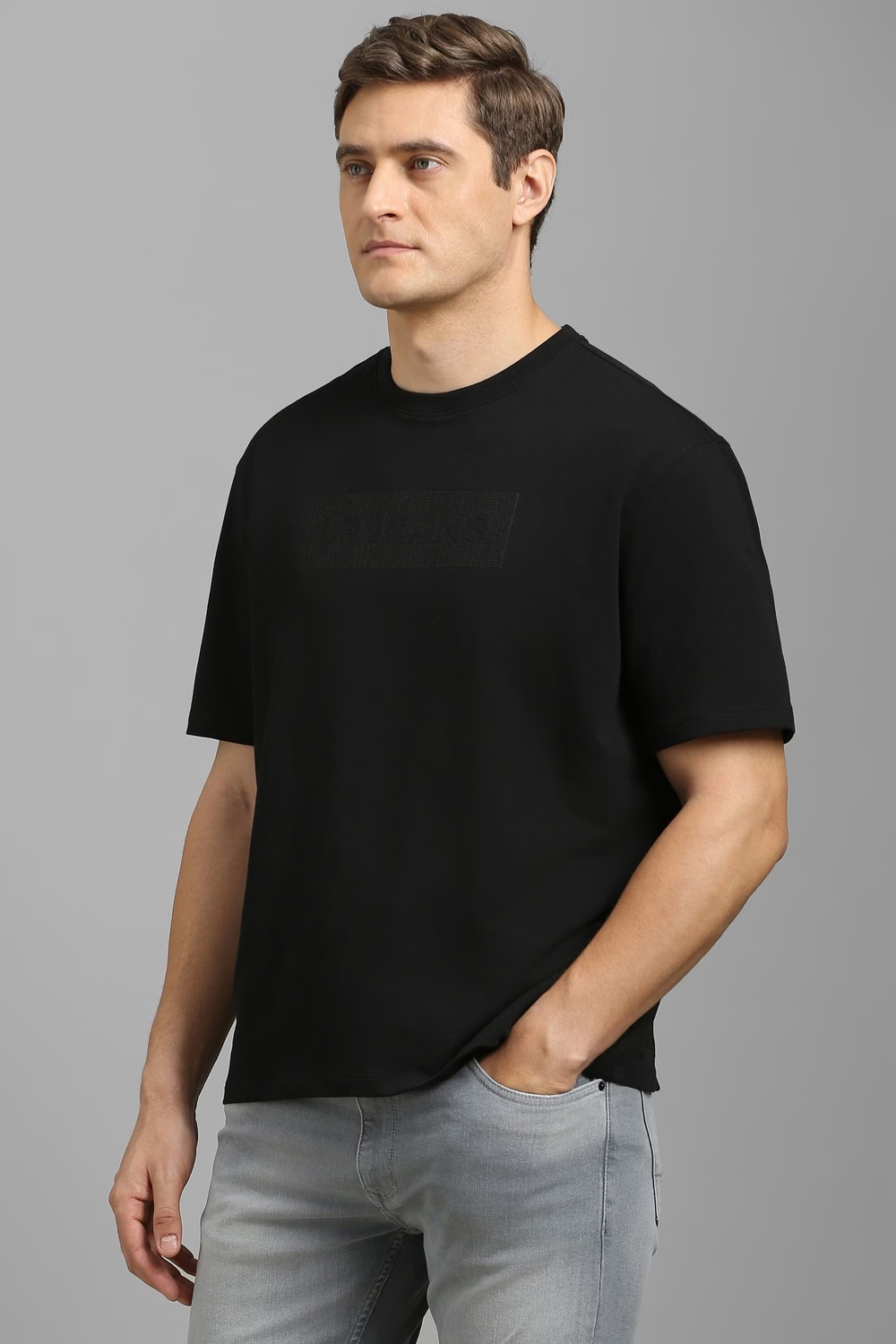 52108-men-black-textured-crew-neck-t-shirt-black-1.jpg