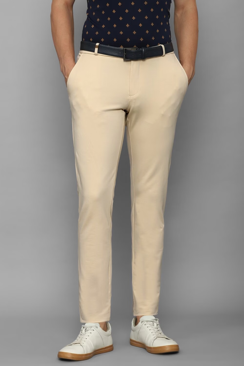 Men Beige Slim Fit Solid Flat Front Casual Trousers-Beige