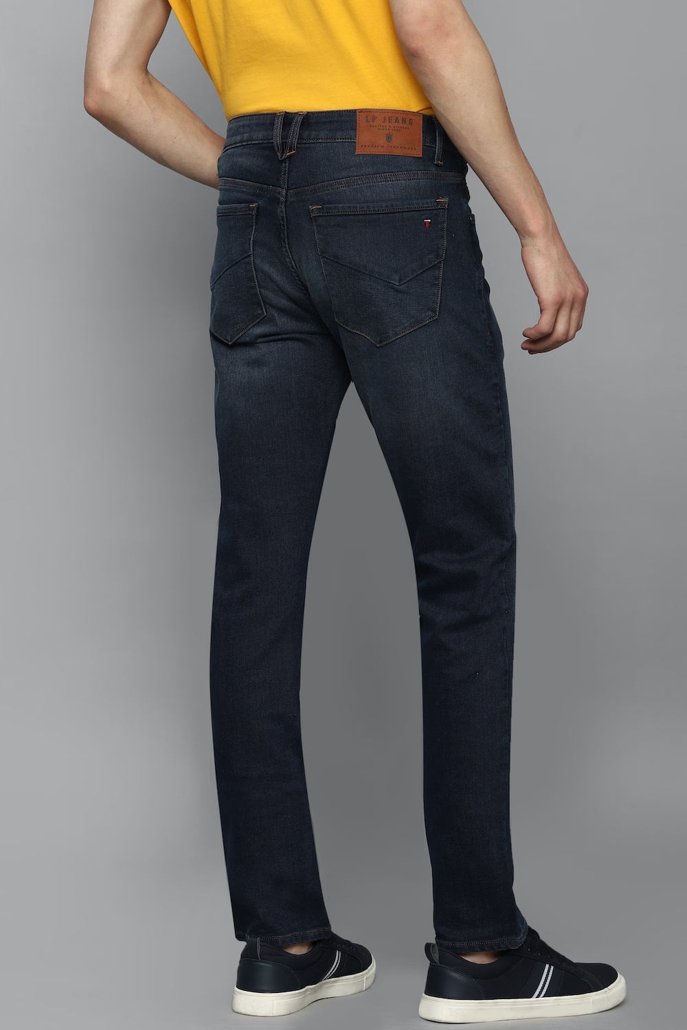 53638-men-navy-dark-slim-fit-jeans-navy-1.jpg