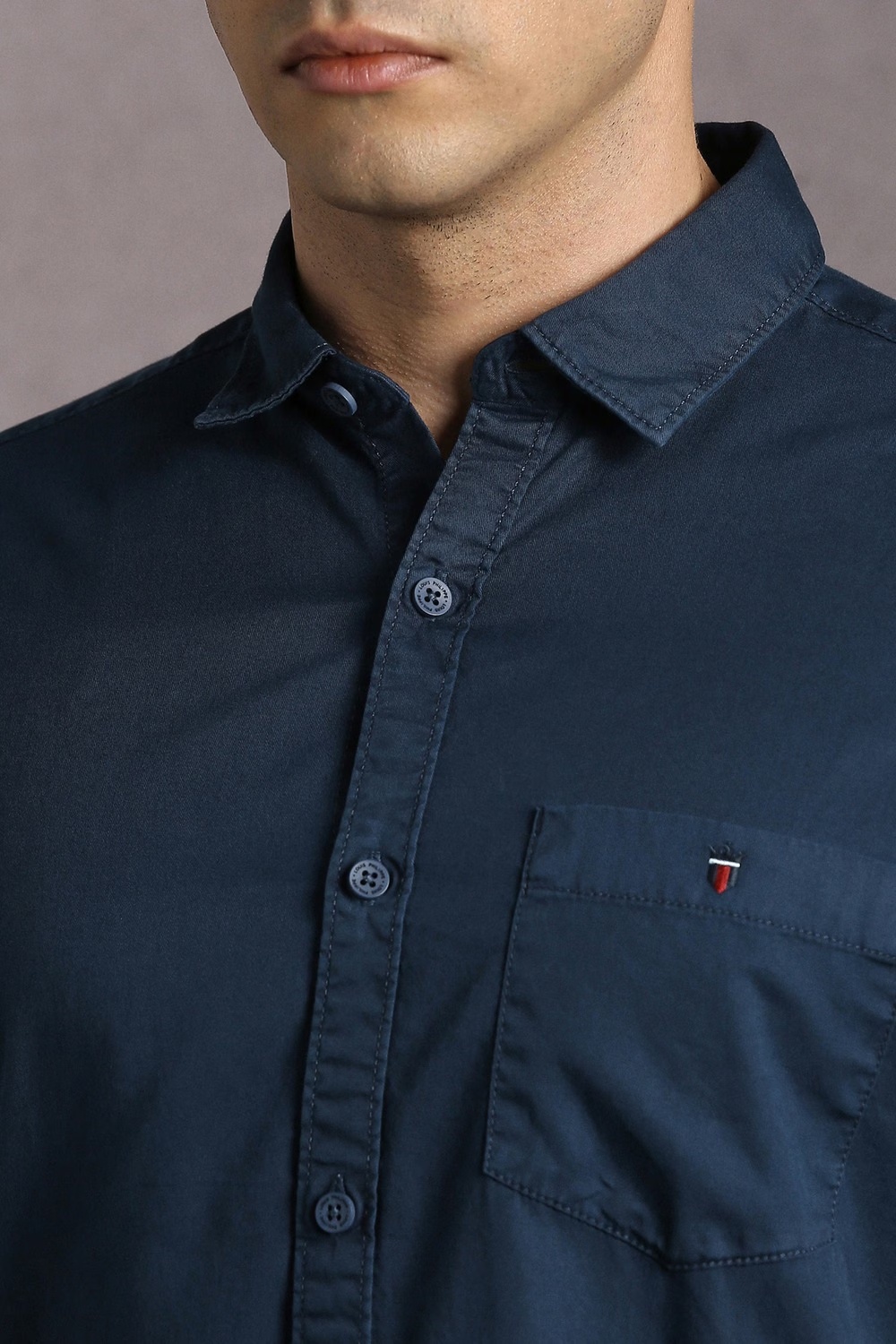 53914-men-navy-slim-fit-solid-full-sleeves-casual-shirt-navy-1.jpg