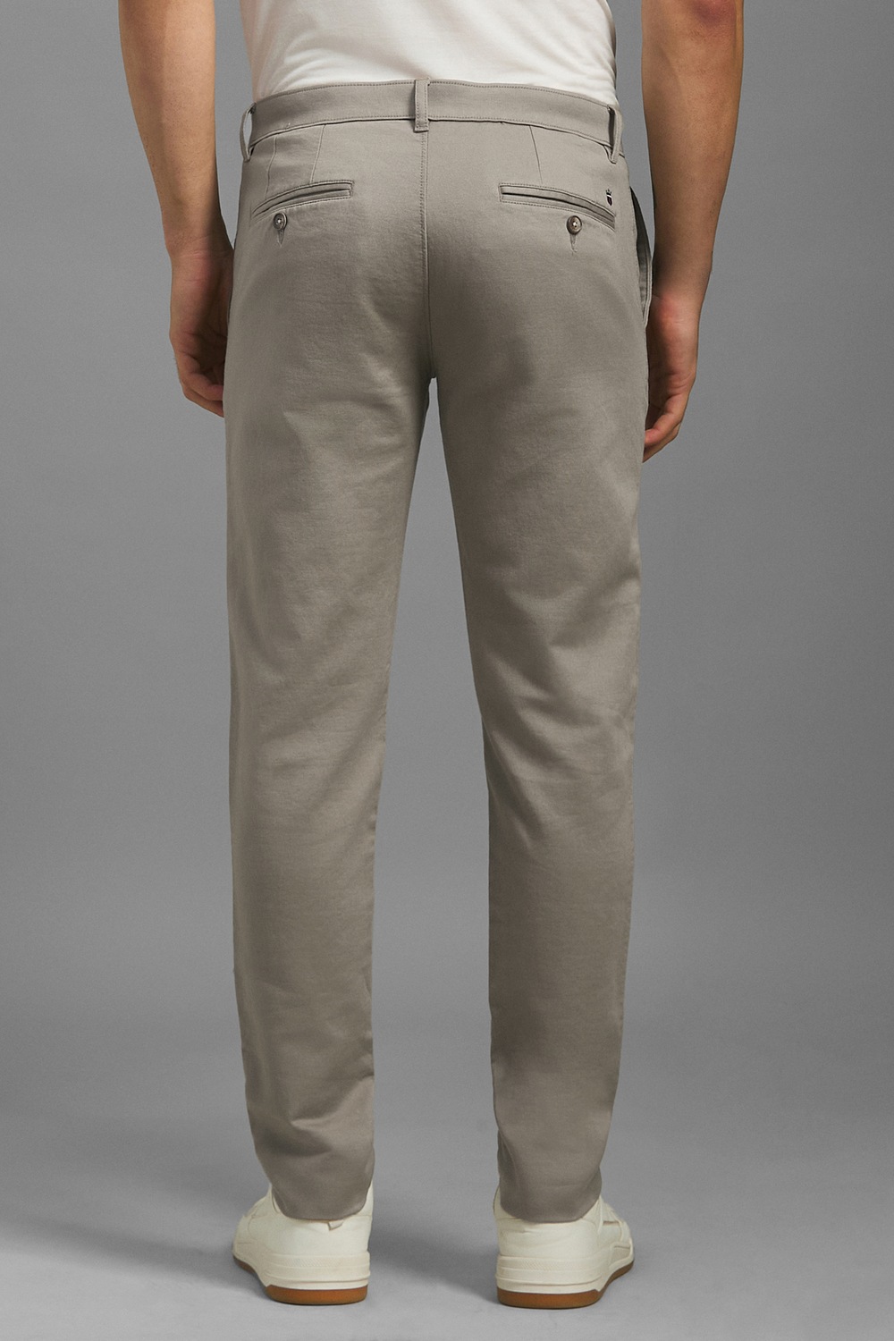 54626-men-grey-solid-flat-front-casual-trousers-grey-1.jpg