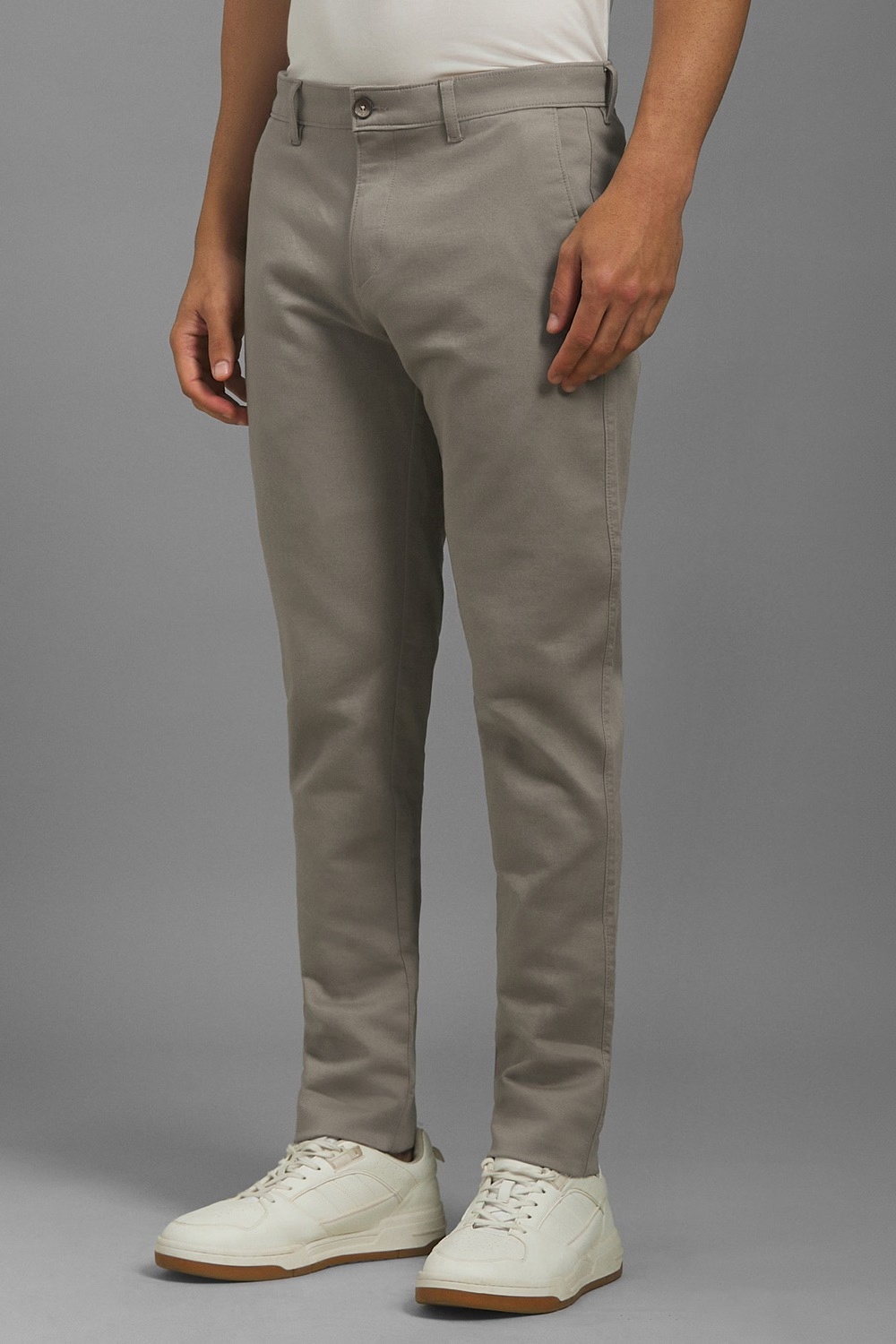 54626-men-grey-solid-flat-front-casual-trousers-grey-1.jpg