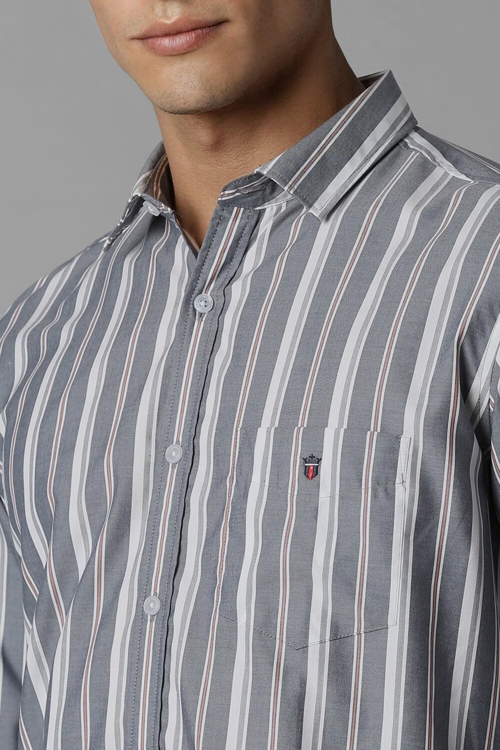 55356-men-grey-slim-fit-stripe-full-sleeves-casual-shirt-grey-1.jpg