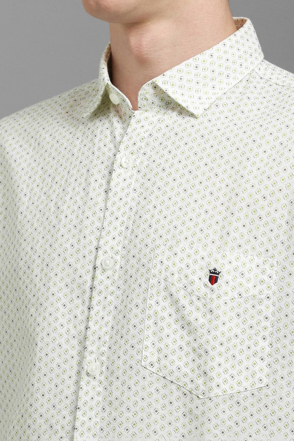 56695-men-white-slim-fit-print-half-sleeves-casual-shirt-white-1.jpg