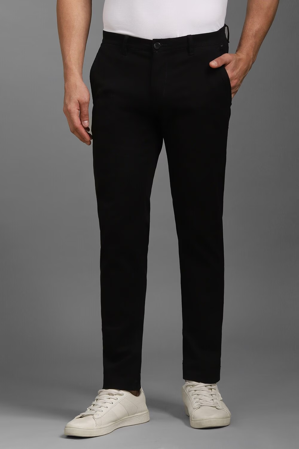 Men Black Slim Fit Solid Flat Front Casual Trousers-Black