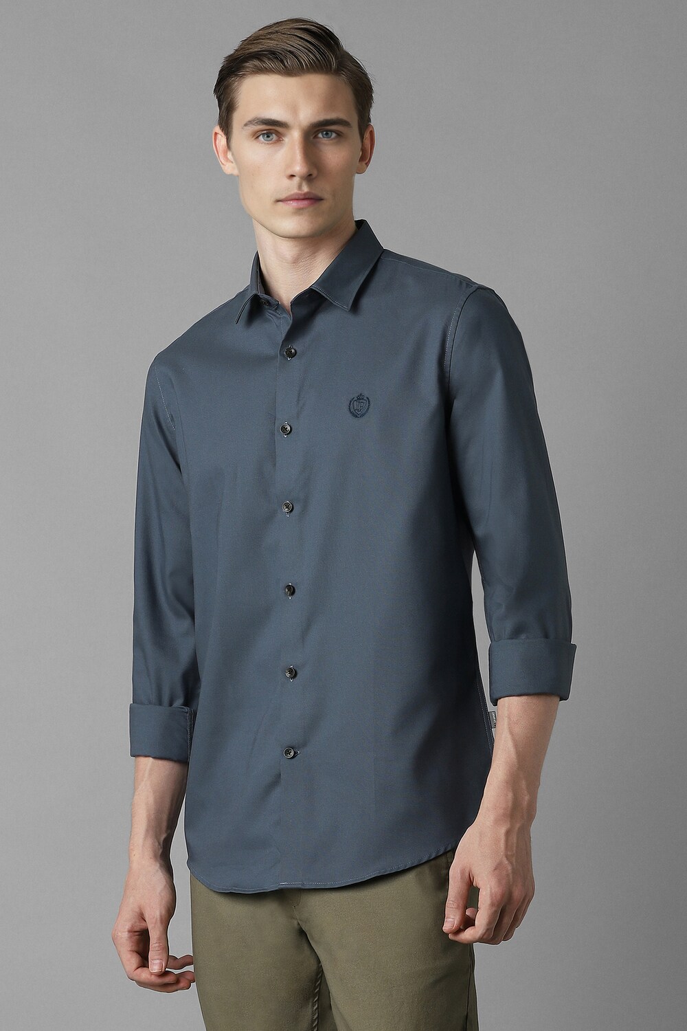 57562-men-navy-slim-fit-solid-full-sleeves-casual-shirt-navy-1.jpg