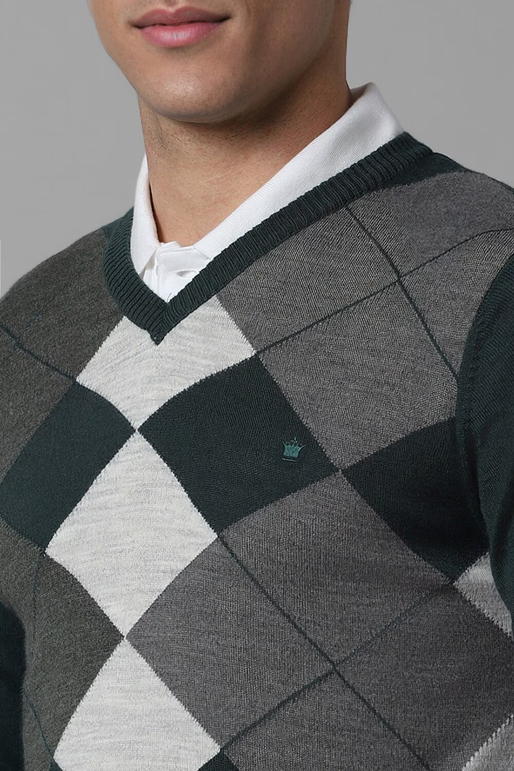 57593-men-green-argyle-v-neck-full-sleeves-sweater-green-1.jpg